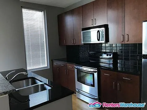 Great location! Water/sewer/trash/cable included! — Photo 3