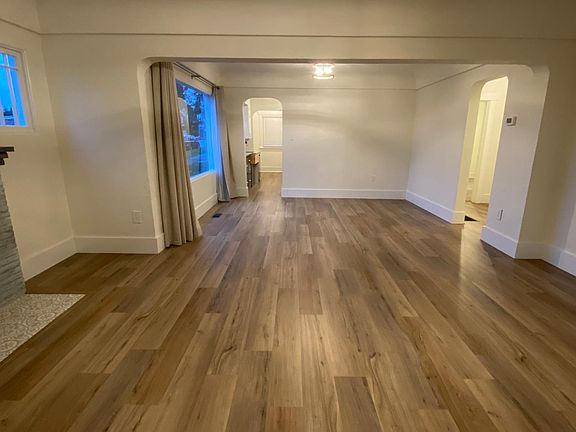 3rd image of 3927 N Gove St