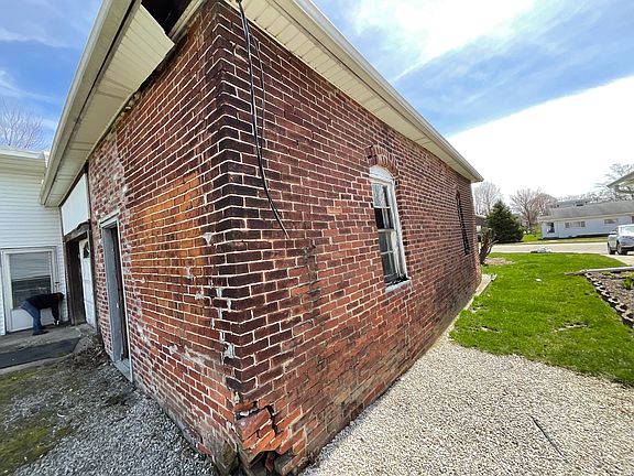 3rd image of 714 W Monroe St