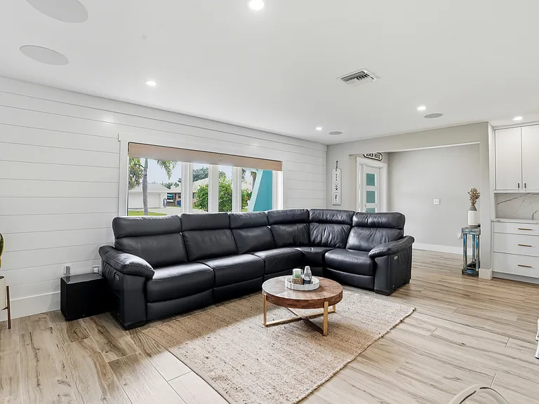 6163 Plumosa Ave — Photo 12