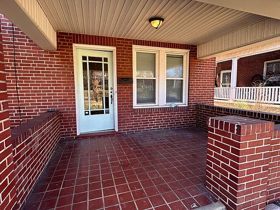 2nd image of 2214 Memorial Ave SW