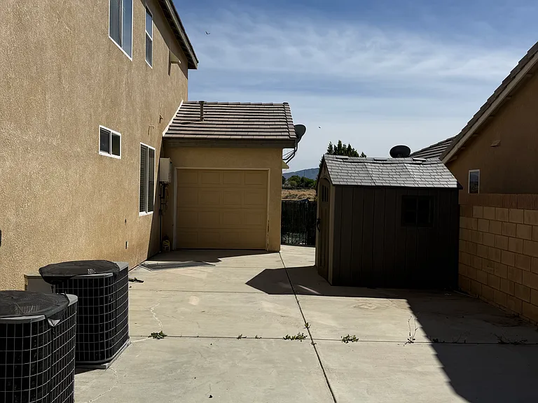 3045 W Newgrove St — Photo 2