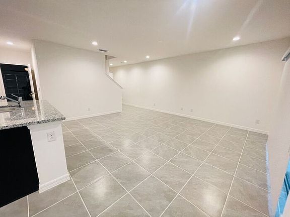 4th image of 180 Glass Onion Dr