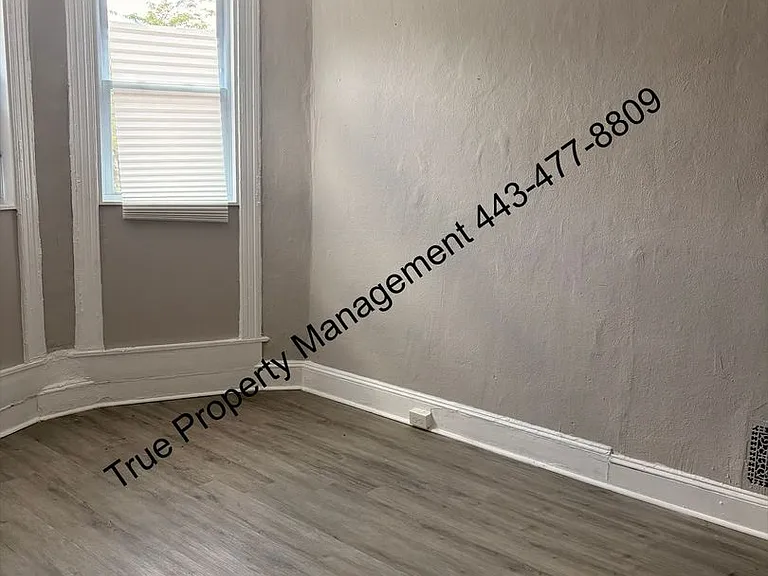 1938 W Lexington St — Photo 3