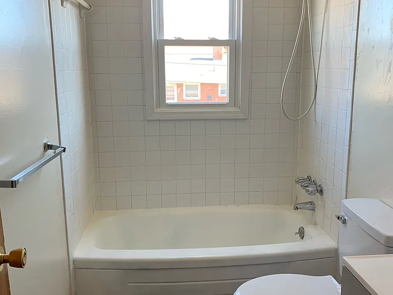 812 Whitney Ave NW — Photo 8