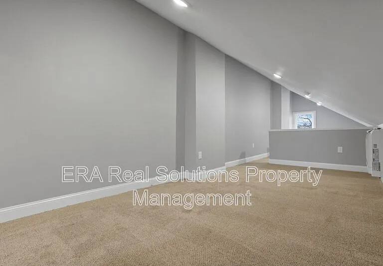 741 E Mound St — Photo 17