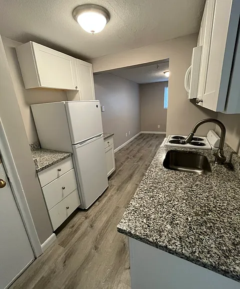 Crescent St — Photo 2