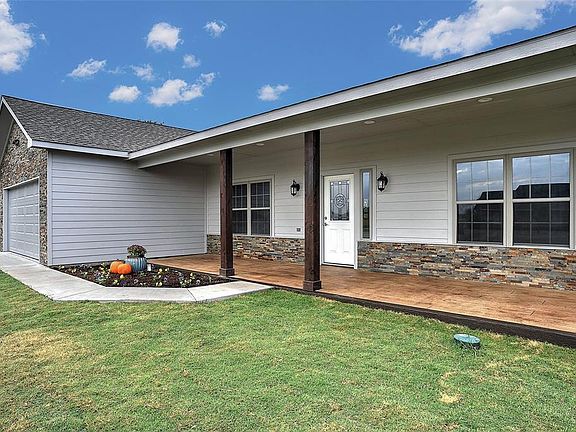 2nd image of 403 Lakeside Dr