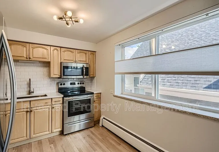 985 N Corona St #302 — Photo 7