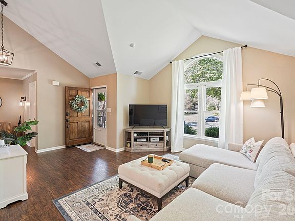 3rd image of 110 Steuben Dr