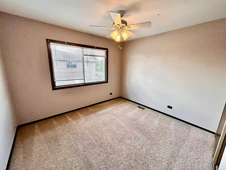 2S701 Winchester Cir E #3 — Photo 10