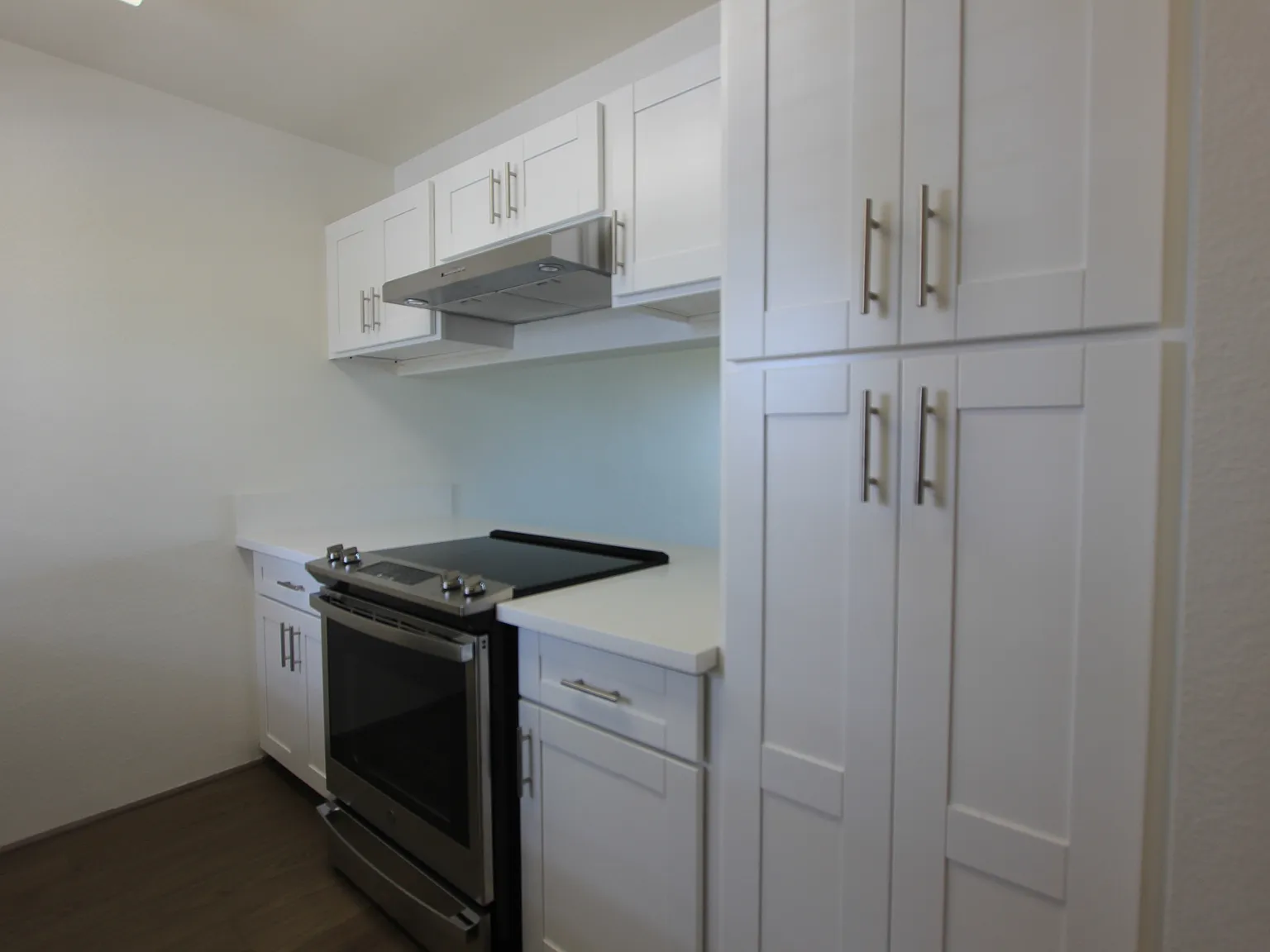 2 bed, 823 sqft, $2,900 — Photo 3