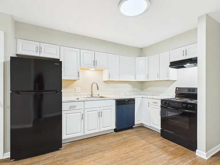 Oxford Pointe Apartments — Photo 5