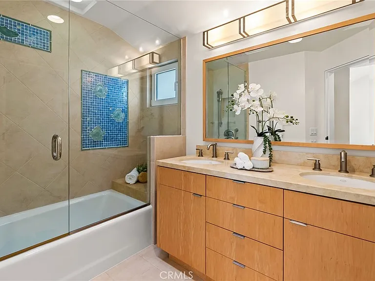 1554 E Oceanfront — Photo 31
