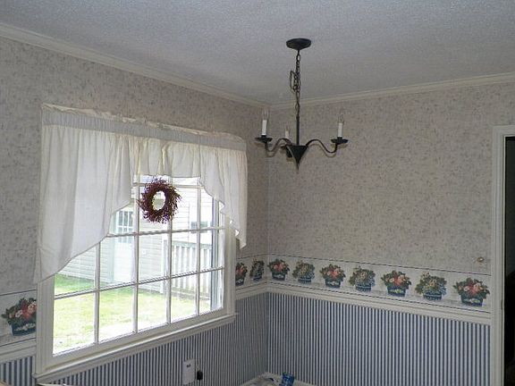 3rd image of 109 Gary Ct