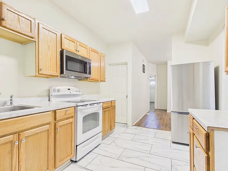 29 S 15th St — Photo 2