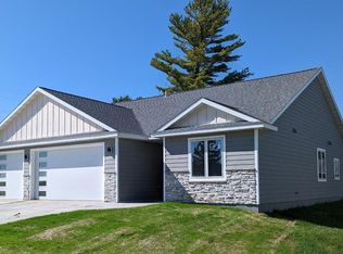 10 8th St NE, Plainview, MN 55964