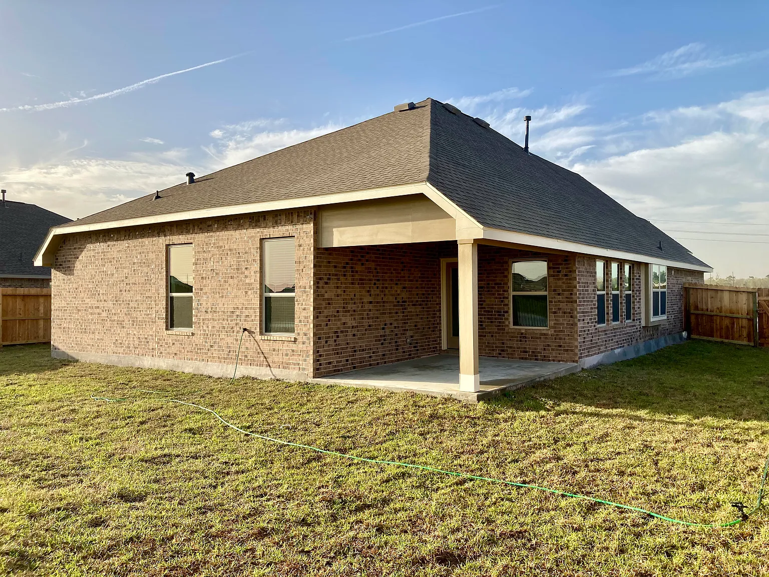 4 bed, 2047 sqft, $3,100 — Photo 3