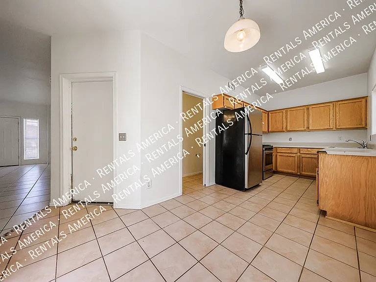 1022 W Westchester Ave — Photo 10