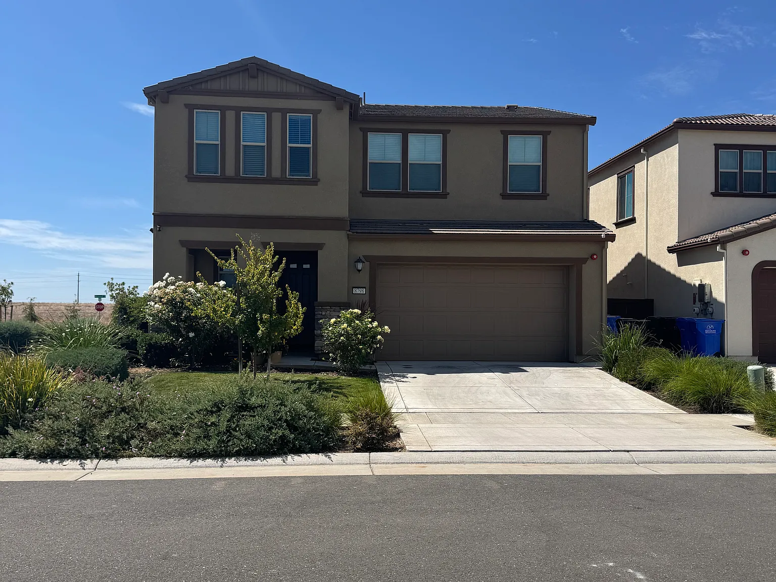 4 bed, 2.5 bath, 1945 sqft, $3,695 — Photo 1