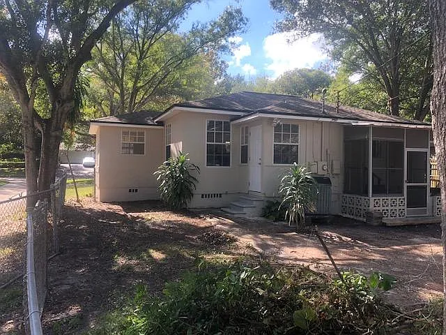 935 Monticello Blvd N — Photo 8