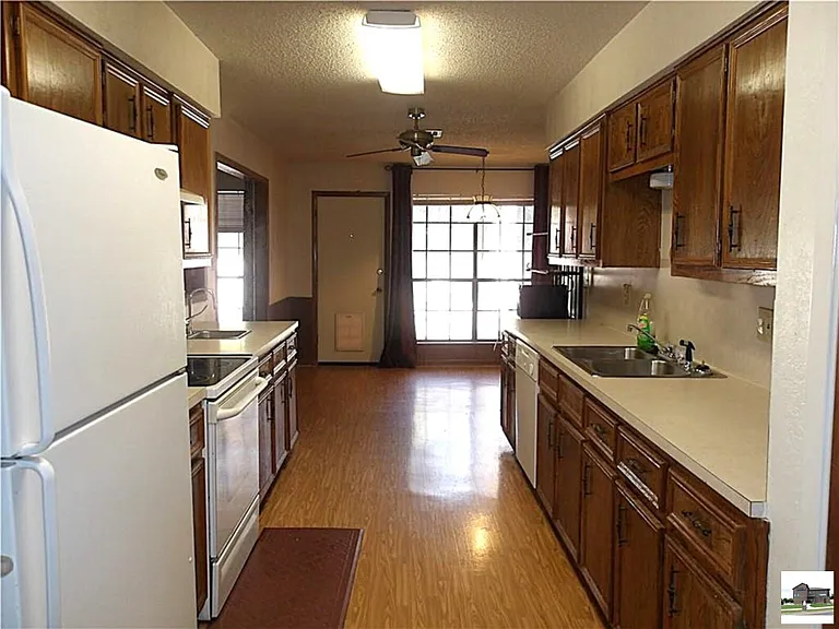 107 Suzanne Ln — Photo 4