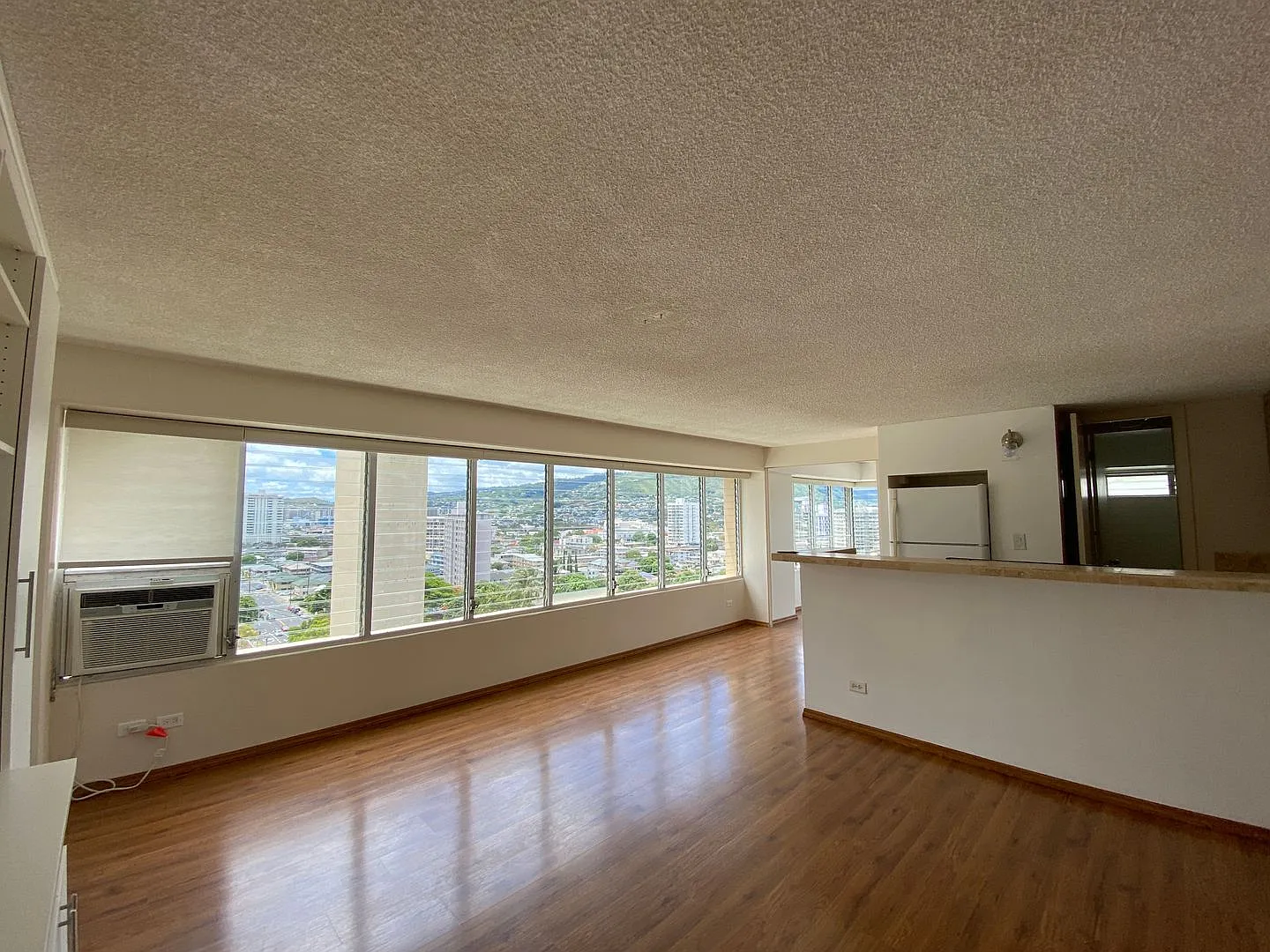 For Rent - Regency Tower 2525 Date St. #1305 — Photo 2