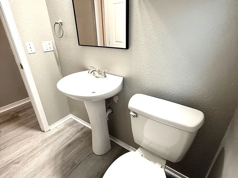 404 Ash St — Photo 22
