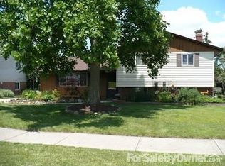 3120 Hetzel Dr, Parma, OH