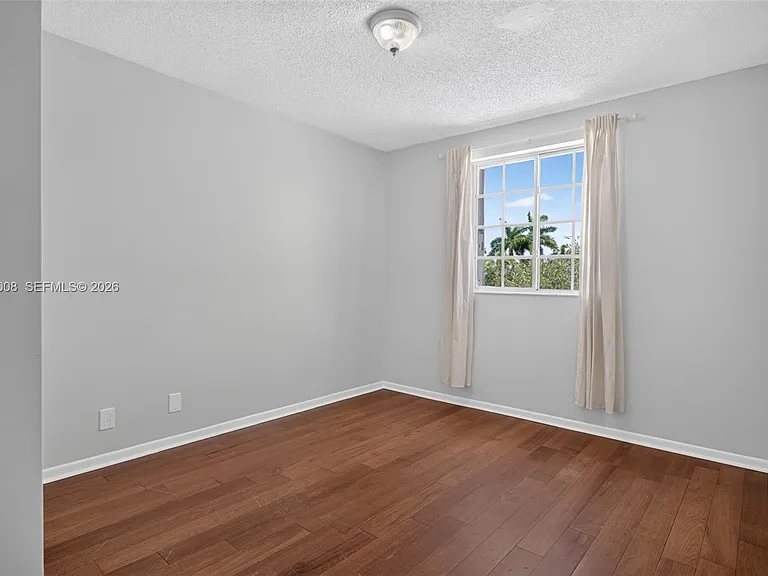 498 Cambridge Ln — Photo 26