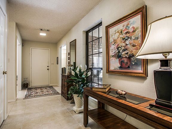 4th image of 4852 Courtside Dr