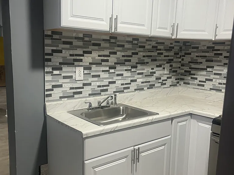2734 W Albert St — Photo 5
