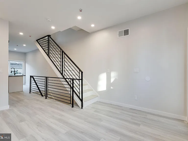 614 Hoffman St — Photo 3