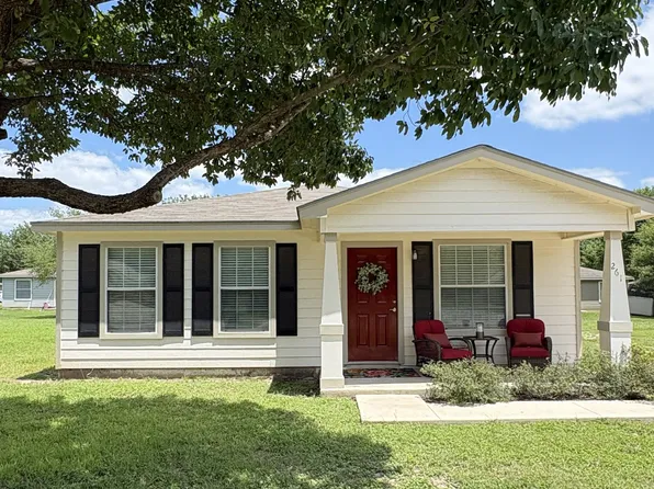 261 Springs Hill Cir, Seguin, TX 78155