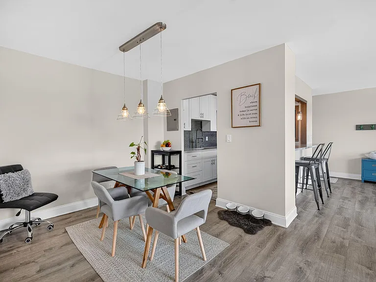 2555 NE 11th St #609 — Photo 9