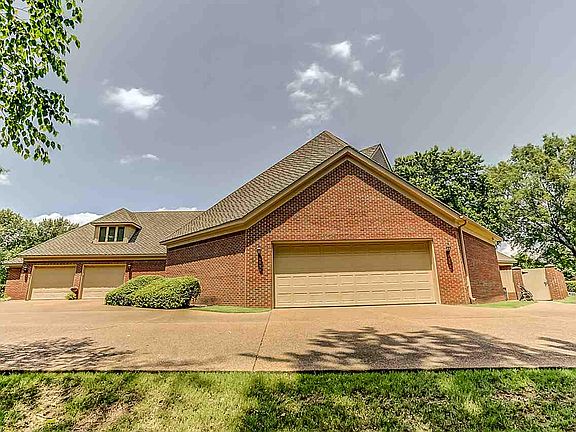 5th image of 9470 Fox Hill Cir S