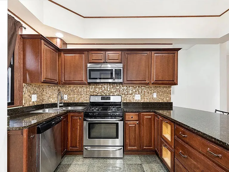 232 Des Plaines Ave #2 — Photo 8