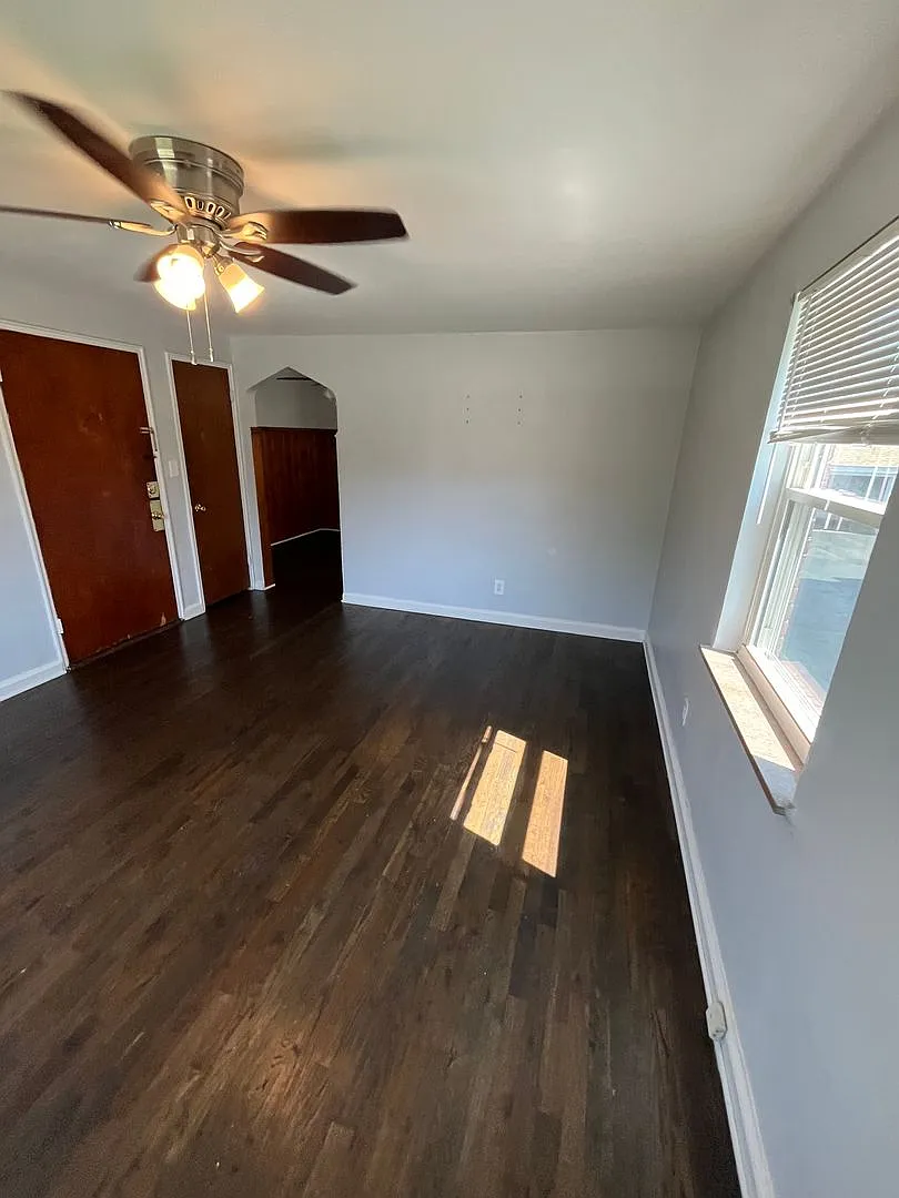 4326 Oakwood Ave — Photo 1