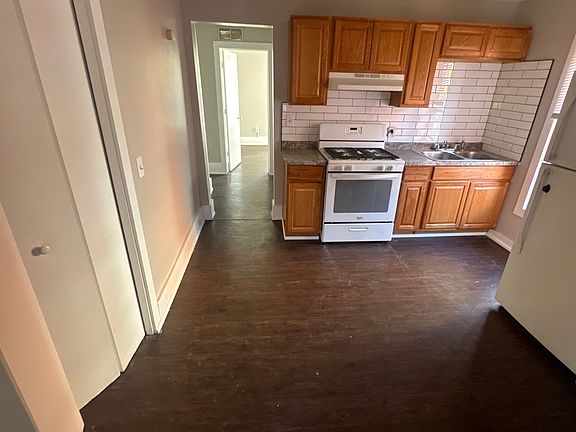 4th image of 1622 Girard Ave N #2