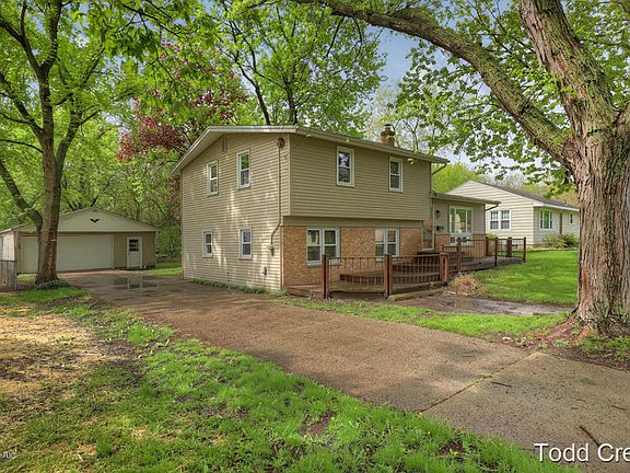 3rd image of 748 Parkway Dr NE