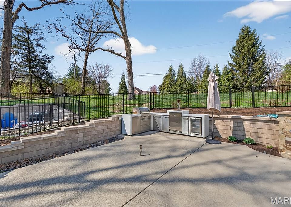 37th image of 10 Vouga Ln