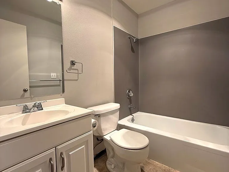 1617 E Jefferson St — Photo 15