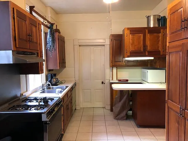 233 E Frederick St — Photo 9