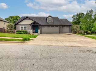 1817 N Patriot Dr, Ozark, MO 65721