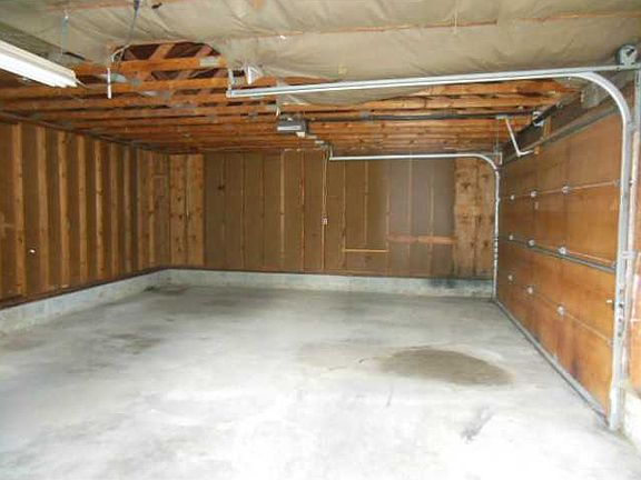 3rd image of 900 Camp St