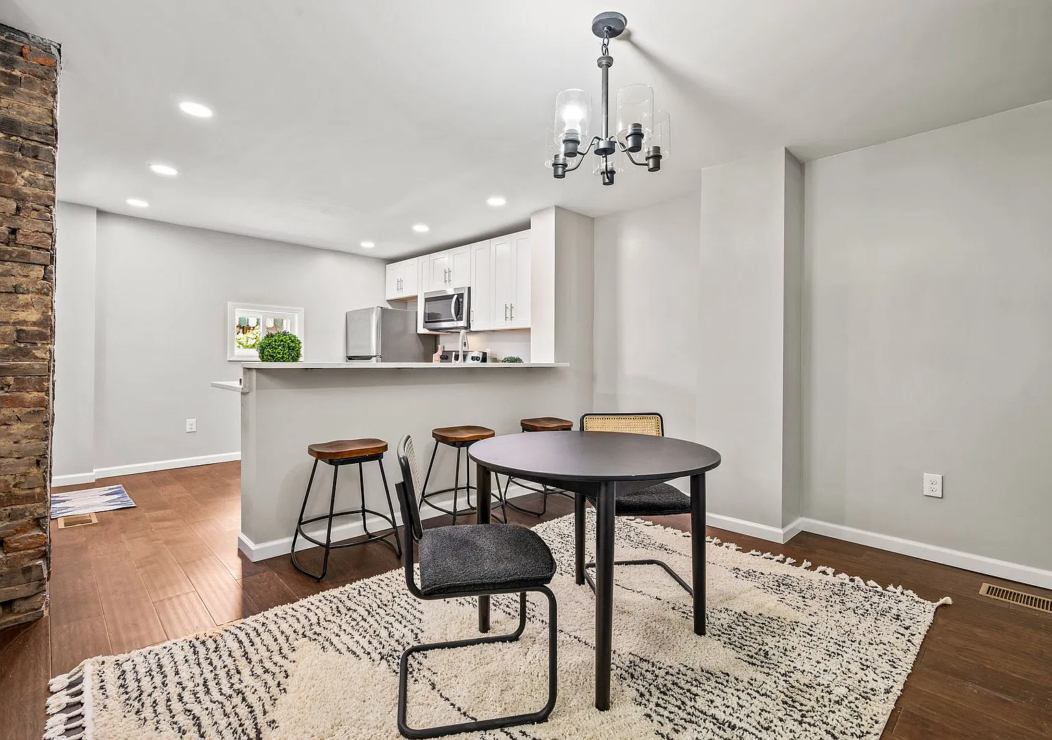 Newly Renovated 2 Bed/1 Bath Home In Sharpsburg — Photo 4