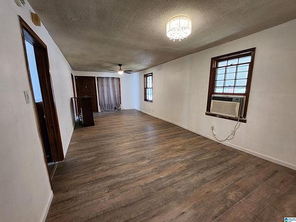 4th image of 2725 Parklawn Ave SW