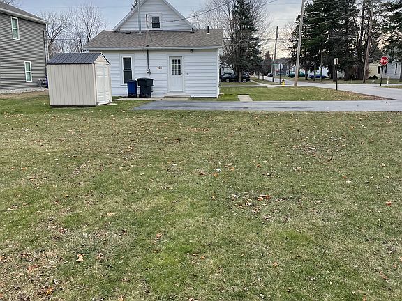 3rd image of 905 N Prospect St