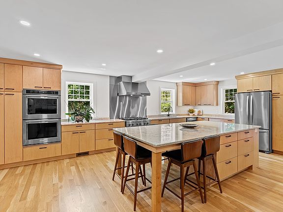 5th image of 334 Farm Rd