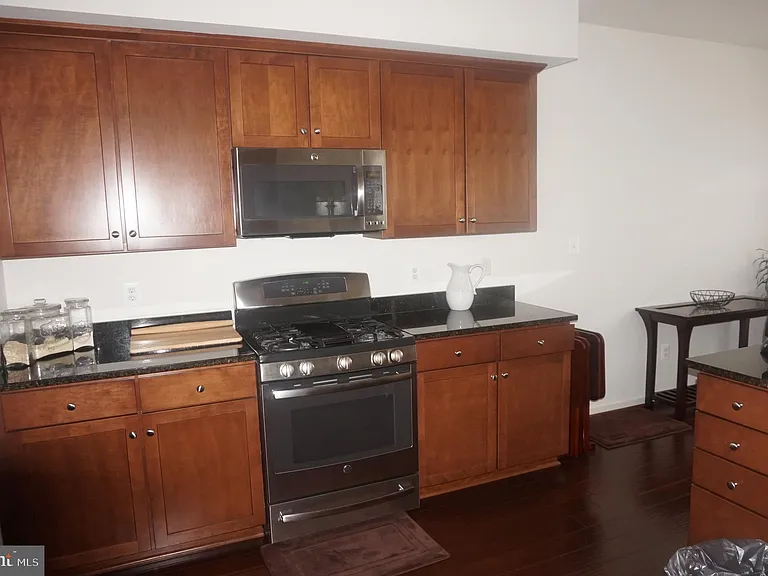 42281 Canary Grass Sq — Photo 9